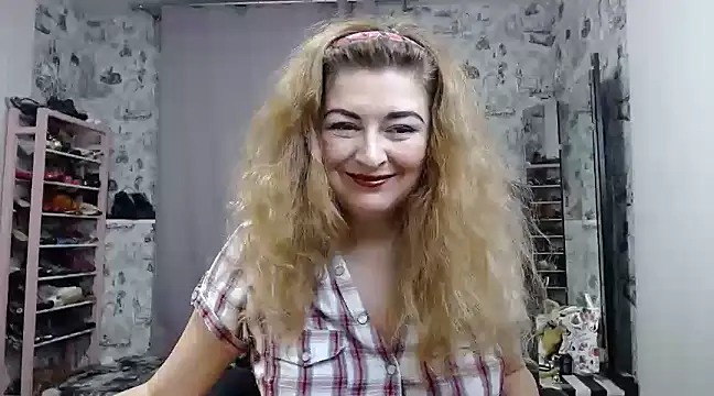 Snapshot of Helen1974 chatting on 01/28/25, 07:10 Helen1974 online show from 01/28/25, 07:10