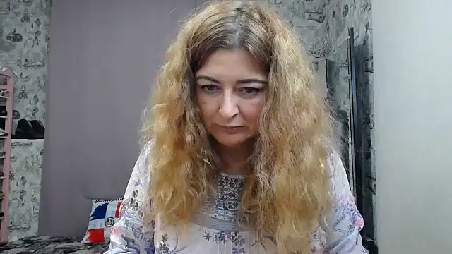 Snapshot of Helen1974 chatting on 01/30/25, 08:21 Helen1974 online show from 01/30/25, 08:21