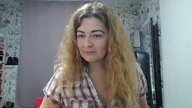 Snapshot of Helen1974 chatting on 02/03/25, 01:30 Helen1974 online show from 02/03/25, 01:30