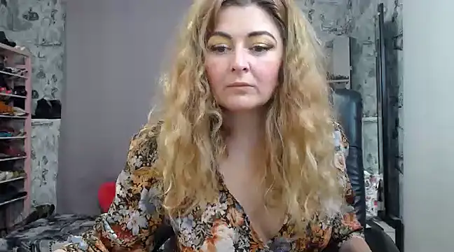 Snapshot of Helen1974 chatting on 02/05/25, 06:59 Helen1974 online show from 02/05/25, 06:59