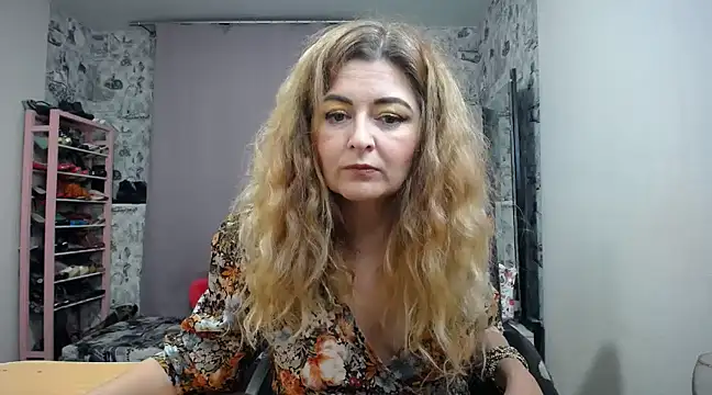 Snapshot of Helen1974 chatting on 02/05/25, 10:01 Helen1974 online show from 02/05/25, 10:01