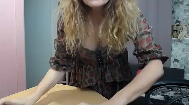 Snapshot of Helen1974 chatting on 02/09/25, 10:54 Helen1974 online show from 02/09/25, 10:54