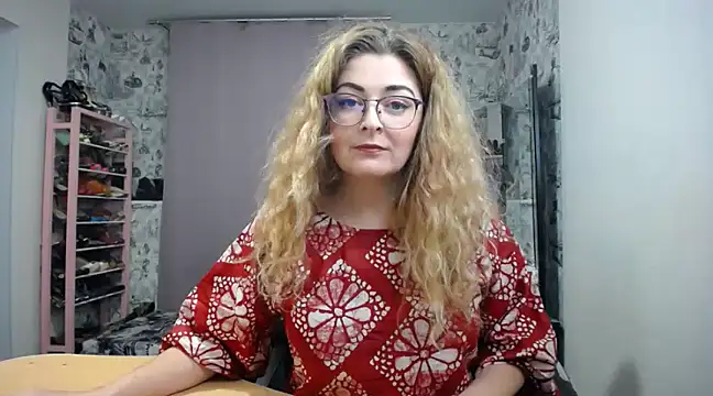 Snapshot of Helen1974 chatting on 02/12/25, 01:09 Helen1974 online show from 02/12/25, 01:09