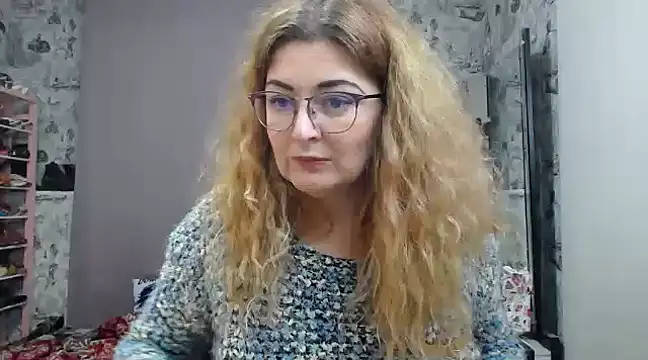 Snapshot of Helen1974 chatting on 02/12/25, 04:12 Helen1974 online show from 02/12/25, 04:12