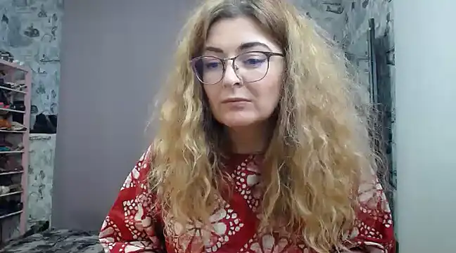 Snapshot of Helen1974 chatting on 02/12/25, 02:10 Helen1974 online show from 02/12/25, 02:10