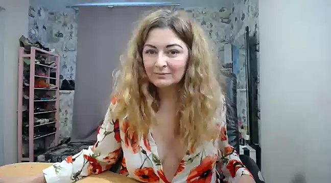 Snapshot of Helen1974 chatting on 02/17/25, 01:10 Helen1974 online show from 02/17/25, 01:10