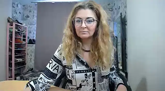 Snapshot of Helen1974 chatting on 02/19/25, 07:50 Helen1974 online show from 02/19/25, 07:50