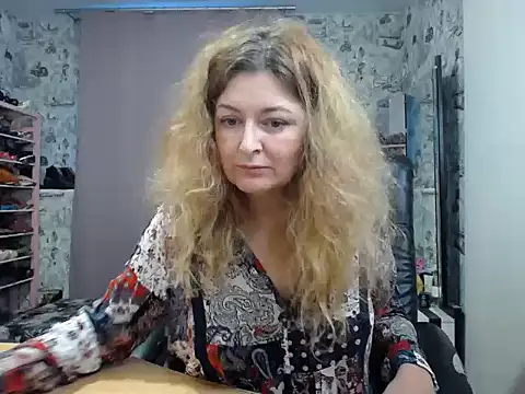 Snapshot of Helen1974 chatting on 02/25/25, 02:22 Helen1974 online show from 02/25/25, 02:22