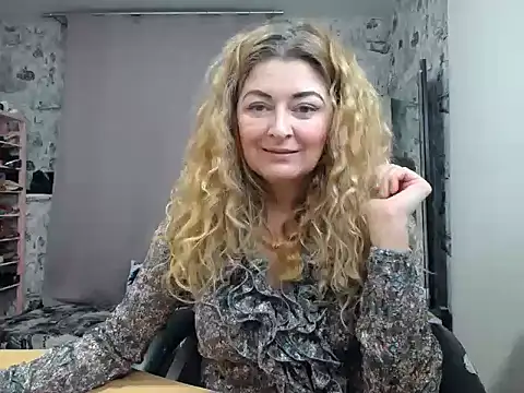 Snapshot of Helen1974 chatting on 03/03/25, 04:35 Helen1974 online show from 03/03/25, 04:35