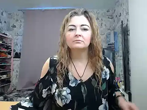 Snapshot of Helen1974 chatting on 03/05/25, 02:12 Helen1974 online show from 03/05/25, 02:12