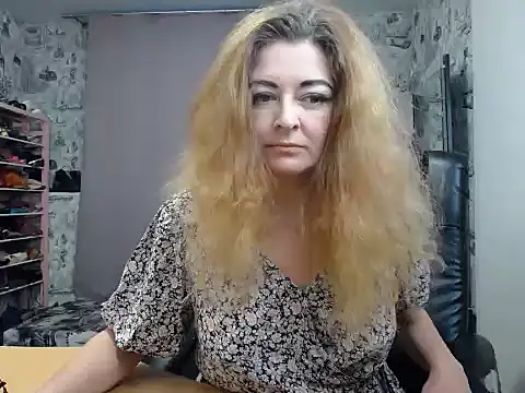 Snapshot of Helen1974 chatting on 03/12/25, 03:18 Helen1974 online show from 03/12/25, 03:18