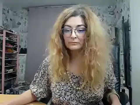 Snapshot of Helen1974 chatting on 03/13/25, 01:54 Helen1974 online show from 03/13/25, 01:54