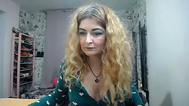 Snapshot of Helen1974 chatting on 03/18/25, 12:38 Helen1974 online show from 03/18/25, 12:38