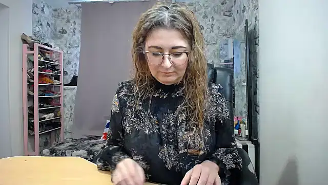 Snapshot of Helen1974 chatting on 03/23/25, 05:21 Helen1974 online show from 03/23/25, 05:21