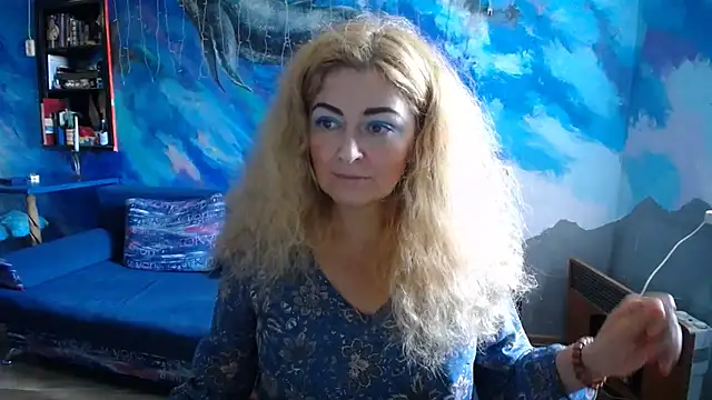 Snapshot of Helen1974 chatting on 09/10/25, 07:41 Helen1974 online show from 09/10/25, 07:41