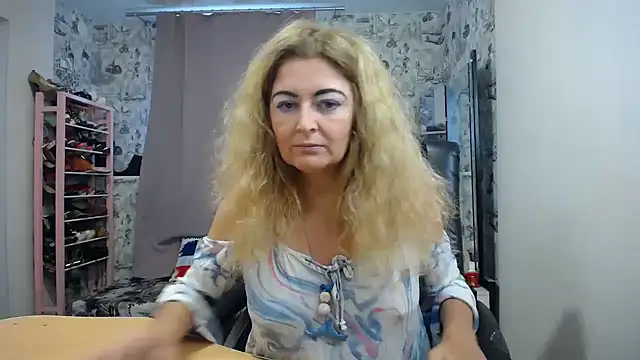 Snapshot of Helen1974 chatting on 10/15/25, 09:42 Helen1974 online show from 10/15/25, 09:42