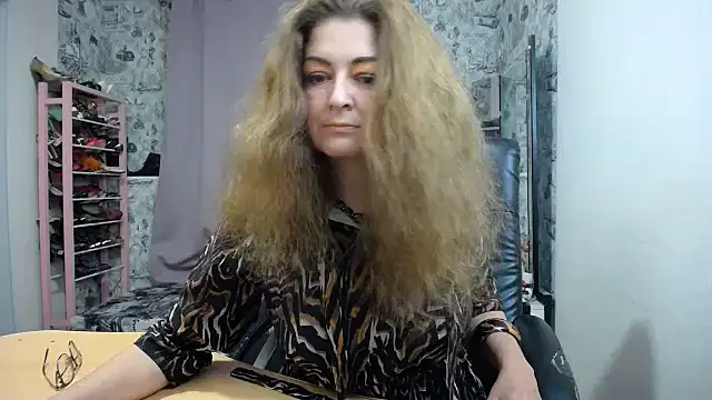 Snapshot of Helen1974 chatting on 01/10/26, 05:15 Helen1974 online show from 01/10/26, 05:15