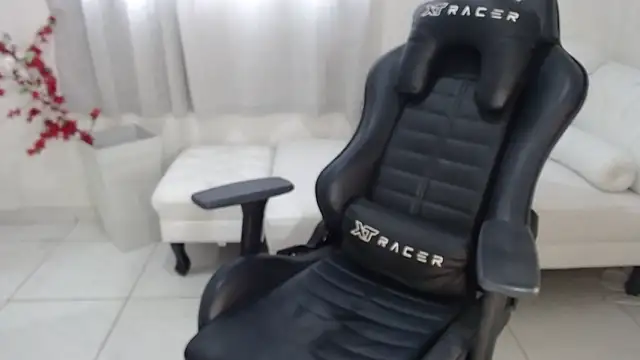 Snapshot of ANNA------ chatting on 12/29/24, 09:39 ANNA------ online show from 12/29/24, 09:39