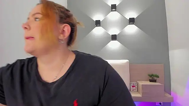 Snapshot of sophiarossee_ chatting on 03/03/25, 12:27 sophiarossee online show from 03/03/25, 12:27