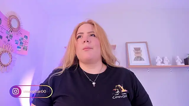 Snapshot of sophiarossee_ chatting on 03/22/25, 11:21 sophiarossee online show from 03/22/25, 11:21