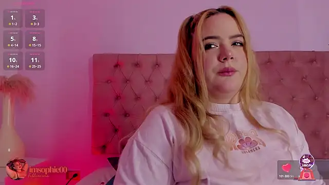 Snapshot of sophiarossee_ chatting on 09/28/25, 12:43 sophiarossee online show from 09/28/25, 12:43