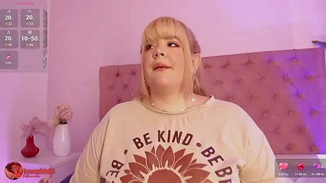 Snapshot of sophiarossee_ chatting on 02/02/26, 12:59 sophiarossee online show from 02/02/26, 12:59