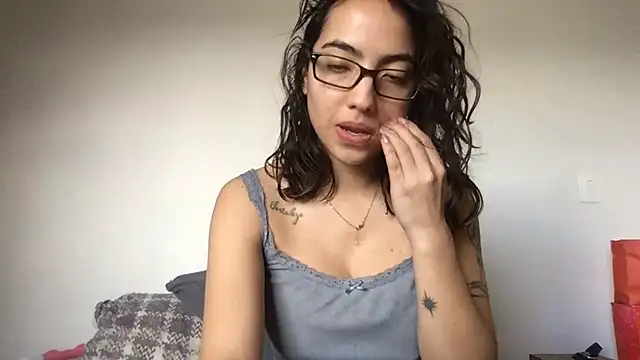 Snapshot of Sophi__a chatting on 07/25/26, 06:16 Sophi a online show from 07/25/26, 06:16