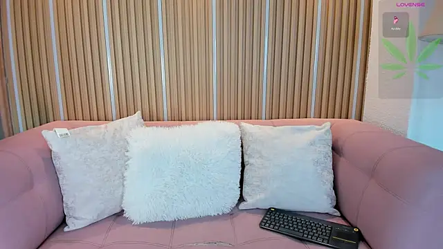 Snapshot of CaroFisher chatting on 06/03/26, 01:03 CaroFisher online show from 06/03/26, 01:03
