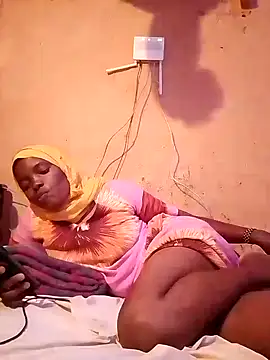 cute naimah online show from 11/06/25, 09:15