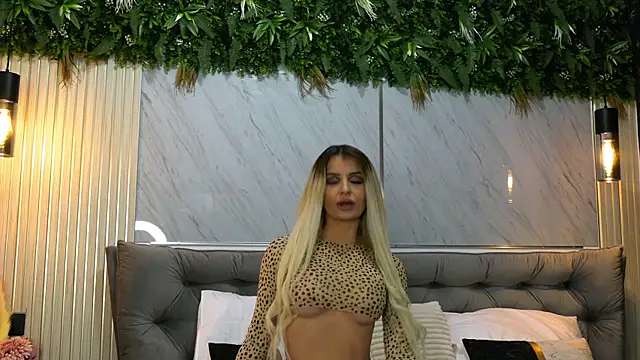 MiaCharm online show from 01/06/26, 10:23