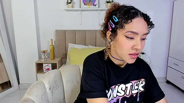 Zoe Gruber online show from 07/12/26, 12:12