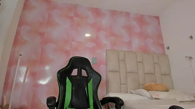 Snapshot of emily_lean_ chatting on 10/03/25, 12:51 emily lean  online show from 10/03/25, 12:51