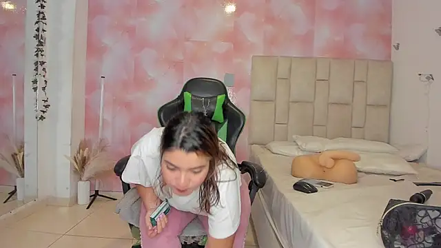 Snapshot of emily_lean_ chatting on 10/25/25, 12:51 emily lean  online show from 10/25/25, 12:51