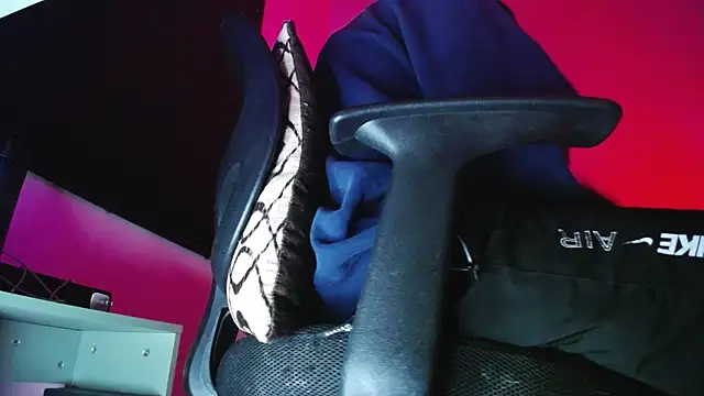 zacwatson  online show from 11/28/25, 03:31