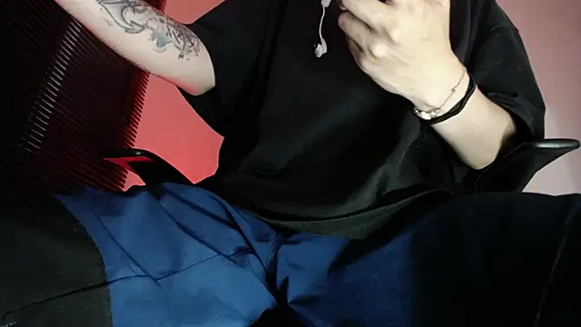 zacwatson  online show from 04/21/26, 02:37