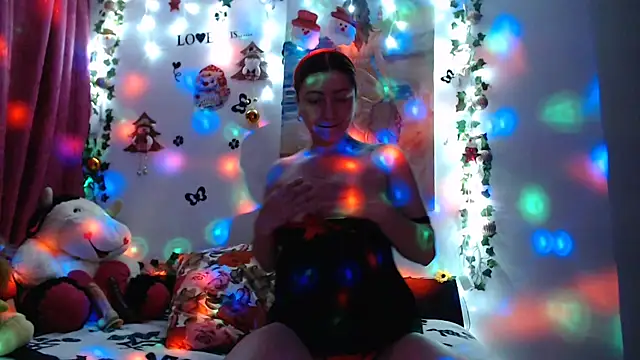 Snapshot of malusexy33 chatting on 12/14/24, 02:45 malusexy33 online show from 12/14/24, 02:45