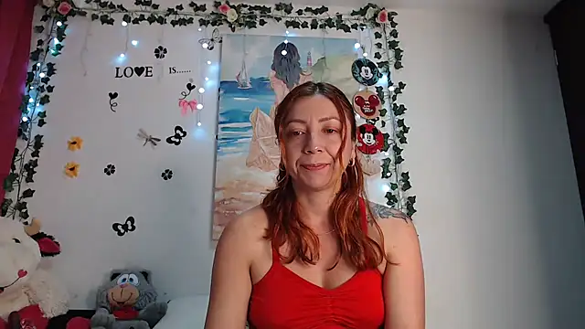 Snapshot of malusexy33 chatting on 01/18/25, 04:48 malusexy33 online show from 01/18/25, 04:48