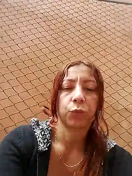 Snapshot of malusexy33 chatting on 11/17/25, 06:14 malusexy33 online show from 11/17/25, 06:14