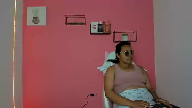 Snapshot of Tita_dirty chatting on 01/28/25, 04:52 Tita dirty online show from 01/28/25, 04:52