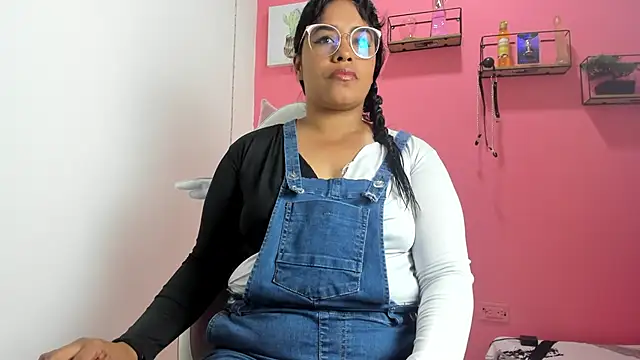 Snapshot of Tita_dirty chatting on 02/13/25, 02:01 Tita dirty online show from 02/13/25, 02:01