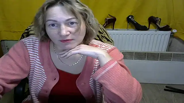 wLESLYMOSw online show from 01/28/25, 08:04