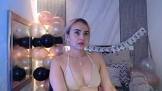 Snapshot of ashley__tylor chatting on 04/25/26, 07:44 ashley tylor online show from 04/25/26, 07:44