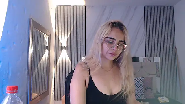 Snapshot of ashley__tylor chatting on 05/11/26, 09:01 ashley tylor online show from 05/11/26, 09:01