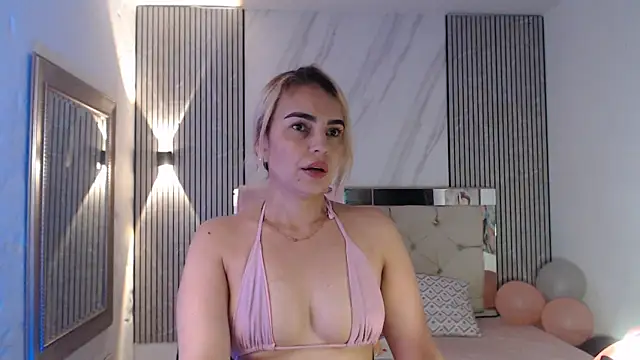 Snapshot of ashley__tylor chatting on 05/18/26, 01:24 ashley tylor online show from 05/18/26, 01:24