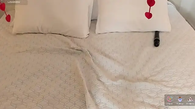 Snapshot of EmmaSanzz_ chatting on 02/17/25, 12:27 EmmaSanzz online show from 02/17/25, 12:27