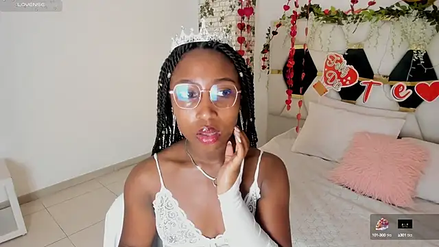 Snapshot of EmmaSanzz_ chatting on 02/18/25, 11:44 EmmaSanzz online show from 02/18/25, 11:44