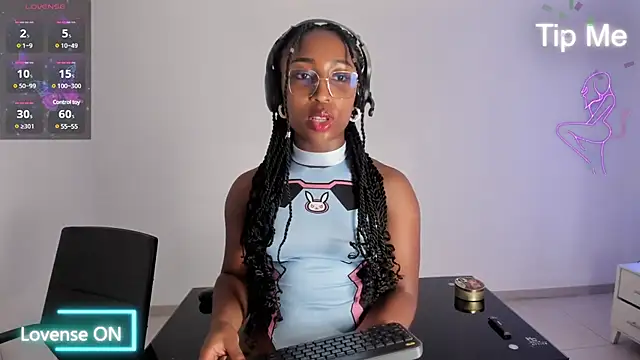 Snapshot of EmmaSanzz_ chatting on 02/22/25, 02:41 EmmaSanzz online show from 02/22/25, 02:41