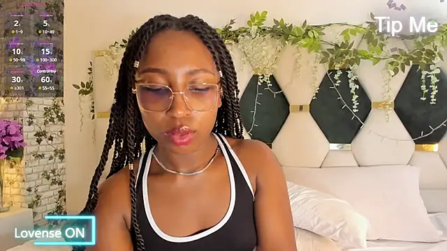 Snapshot of EmmaSanzz_ chatting on 03/03/25, 05:39 EmmaSanzz online show from 03/03/25, 05:39