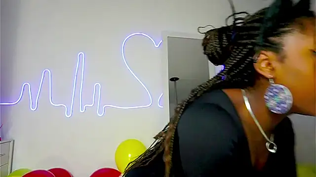 Snapshot of EmmaSanzz_ chatting on 09/21/25, 11:23 EmmaSanzz online show from 09/21/25, 11:23