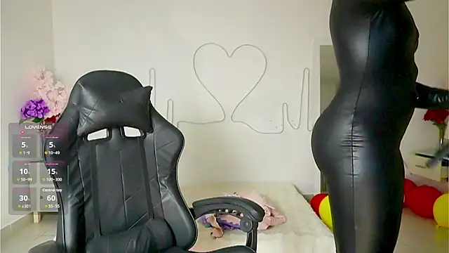 Snapshot of EmmaSanzz_ chatting on 09/26/25, 11:47 EmmaSanzz online show from 09/26/25, 11:47